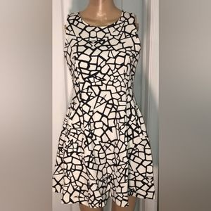 DKNY women's dress black and white size 6